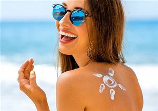 安耐曬各種顏色瓶子的區(qū)別？防曬霜可以直接涂在臉上嗎？