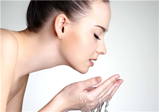 粉刺應該去美容院挑嗎？粉刺應該吃維生素幾？