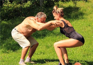 深蹲是力量訓(xùn)練嗎？深蹲是有氧還是無氧？