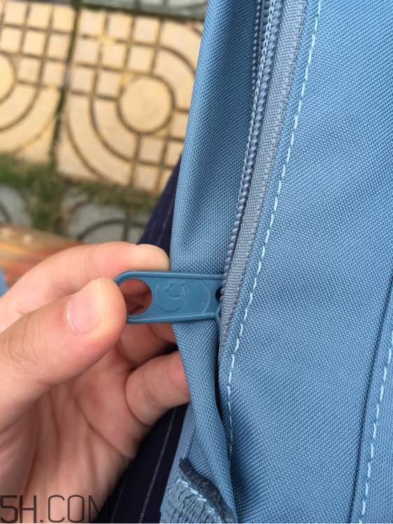 北極狐雙肩包真假辨別對比 雙肩包什么牌子的好？