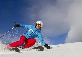 滑雪裝備有哪些？如何選擇滑雪板的長度？