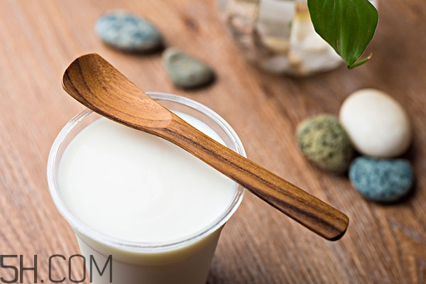 睡前喝酸奶好嗎 晚上睡覺前可以喝酸奶嗎 睡前喝酸奶好嗎 晚上睡覺前可以喝酸奶嗎