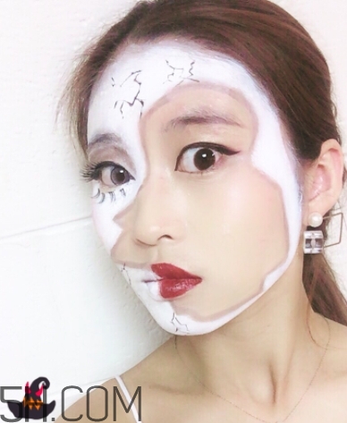 破碎娃娃妝怎么化？萬圣節(jié)破碎娃娃妝畫法教程