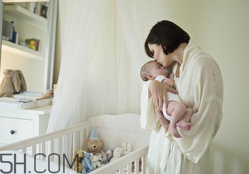 寶寶出生30天能看多遠 寶寶視力發(fā)育過程圖解 寶寶出生30天能看多遠 寶寶視力發(fā)育過程圖解