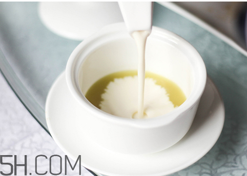 喝牛奶能治失眠嗎？什么是水牛奶？