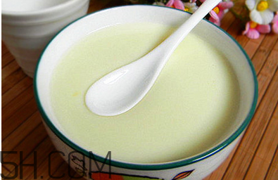 喝牛奶能治失眠嗎？什么是水牛奶？