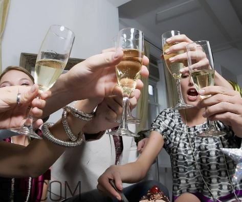 喝酒會(huì)引起尿路感染嗎？喝酒會(huì)引起尿道炎嗎？