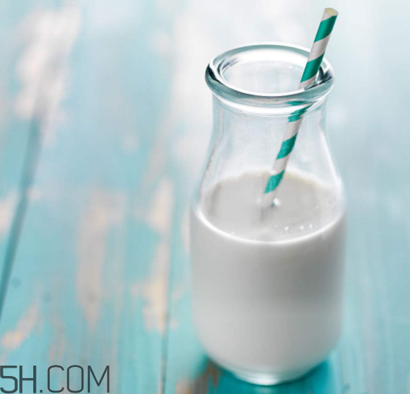 純牛奶熱著喝還是常溫喝？桑葚能和牛奶一起吃嗎？