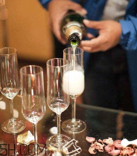 喝酒會引起尿酸偏高嗎？喝酒會引起尿毒癥嗎？