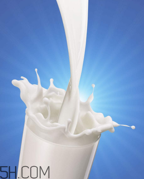 超市選購(gòu)牛奶的方法 好牛奶鑒別有訣竅 超市選購(gòu)牛奶的方法 好牛奶鑒別有訣竅