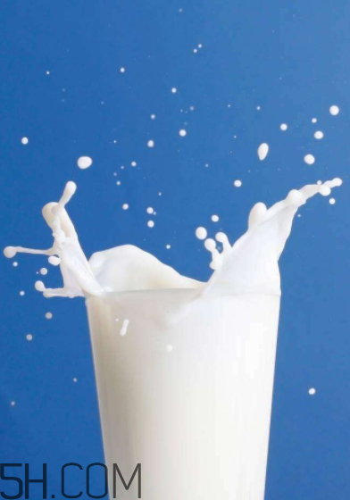 超市選購(gòu)牛奶的方法 好牛奶鑒別有訣竅 超市選購(gòu)牛奶的方法 好牛奶鑒別有訣竅