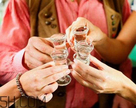 身上有傷口能喝酒嗎？喝酒會(huì)影響傷口愈合嗎？