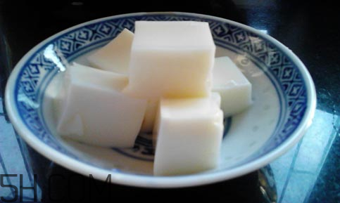 喝純牛奶喝多少合適？牛奶凍怎么做好吃？