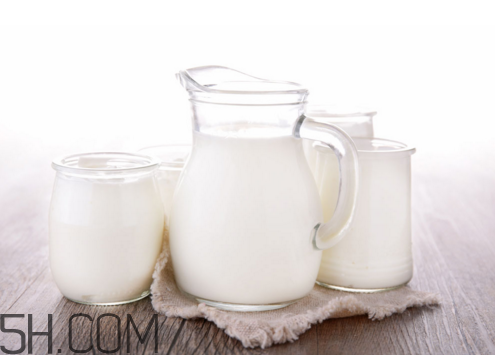 牛奶凍可以用酸奶嗎？純牛奶可以做酸奶嗎？