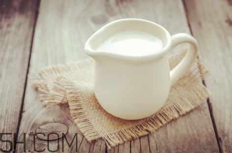 牛奶凍可以用酸奶嗎？純牛奶可以做酸奶嗎？