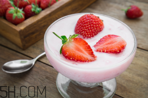 純牛奶和酸奶哪個好？純牛奶做酸奶的方法