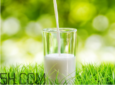 牛奶和什么水果一起吃？牛奶保質(zhì)期一般多久？