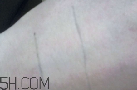 卡姿蘭粉餅?zāi)膫€色號好？卡姿蘭粉餅色號試色