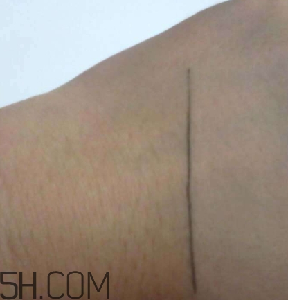 卡姿蘭粉餅?zāi)膫€色號好？卡姿蘭粉餅色號試色