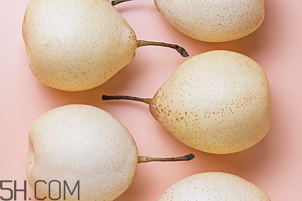 荸薺和梨子可以一起煮嗎 荸薺和梨子能同吃嗎 荸薺和梨子可以一起煮嗎 荸薺和梨子能同吃嗎