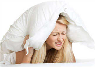 吃什么食物會導(dǎo)致失眠？睡前吃巧克力會導(dǎo)致失眠嗎？