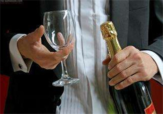 喝酒胃出血是什么癥狀？喝酒胃出血要住院嗎？