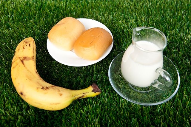 吃飯前喝酸奶還是飯后 晚上喝酸奶效果最佳 吃飯前喝酸奶還是飯后 晚上喝酸奶效果最佳