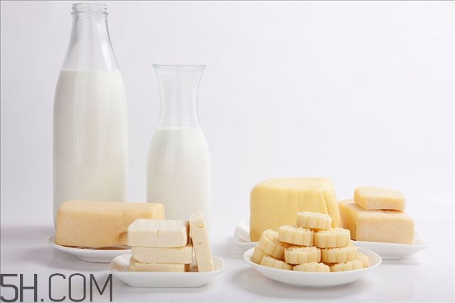吃飯前喝酸奶還是飯后 晚上喝酸奶效果最佳 吃飯前喝酸奶還是飯后 晚上喝酸奶效果最佳