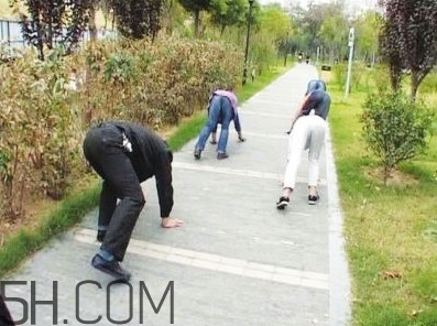 爬著走鍛煉有什么好處？爬著走能治痔瘡？