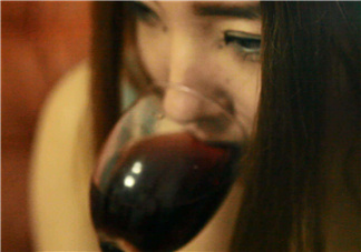 喝酒會引起尿路感染嗎？喝酒會引起尿道炎嗎？