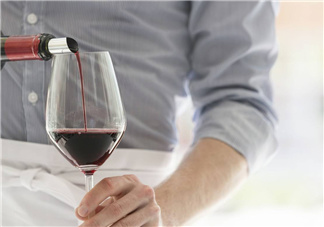 喝酒會引起痛風嗎？喝酒會引起面癱嗎？