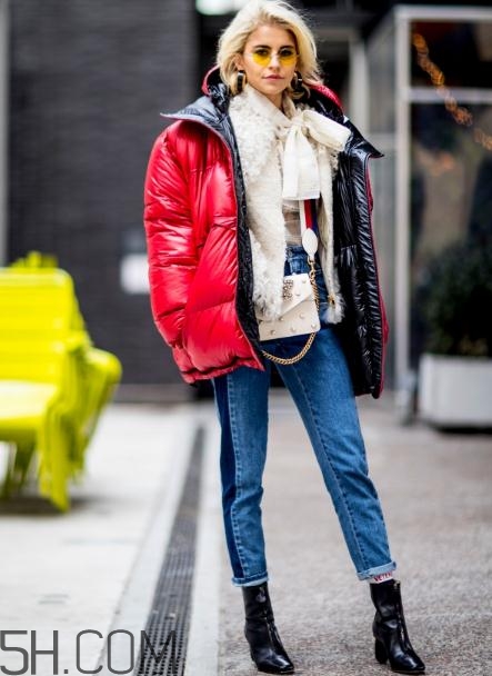 紅色羽絨服怎么搭配？紅色羽絨服搭配圖片