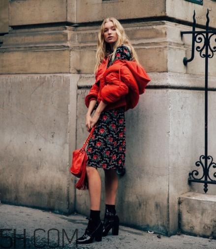 紅色羽絨服怎么搭配？紅色羽絨服搭配圖片