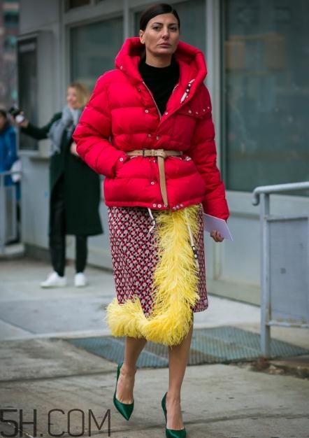 紅色羽絨服怎么搭配？紅色羽絨服搭配圖片