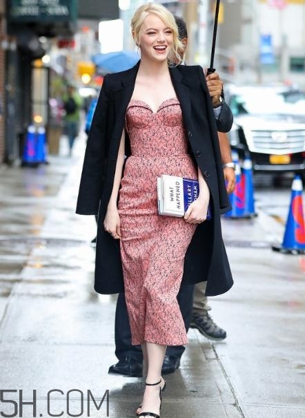 毛呢大衣發(fā)黃了怎么辦？呢子大衣發(fā)黃怎么清洗？