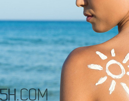 去海邊玩用什么防曬霜好？干性皮膚防曬霜推薦