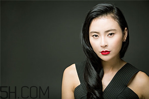 隆胸可以跳傘嗎？隆胸可以做過山車嗎？