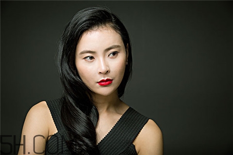 隆胸可以跳傘嗎？隆胸可以做過山車嗎？