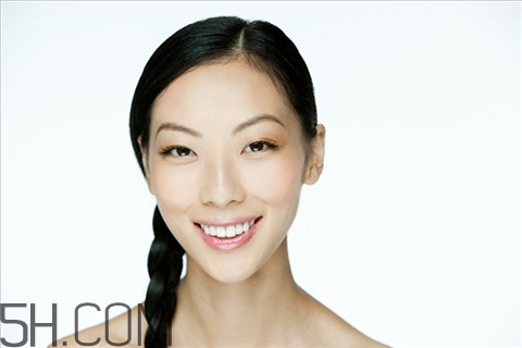 隆胸后多久變得柔軟？隆胸后多久可以側睡？