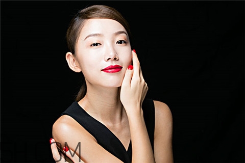 隆胸是用什么材料？隆胸是從哪里切口？