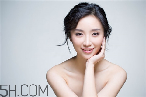 隆胸會(huì)得乳腺癌嗎？隆胸會(huì)不會(huì)影響月經(jīng)？