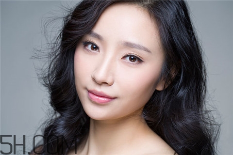 隆胸會(huì)得乳腺癌嗎？隆胸會(huì)不會(huì)影響月經(jīng)？