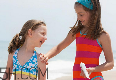 先涂防曬霜還是先涂隔離霜？素顏霜和防曬霜哪個先用？