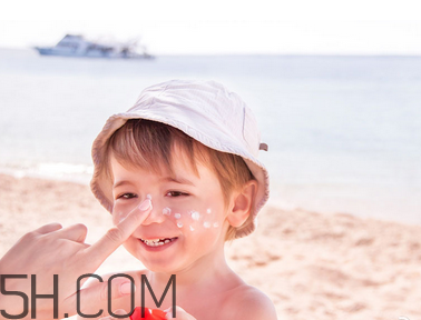 先涂防曬霜還是先涂隔離霜？素顏霜和防曬霜哪個先用？