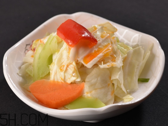 四川泡菜幾天能吃？四川泡菜每次加菜時(shí)加糖還是糖水