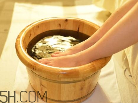 關(guān)節(jié)炎能泡溫泉嗎？關(guān)節(jié)炎能用熱水泡嗎？