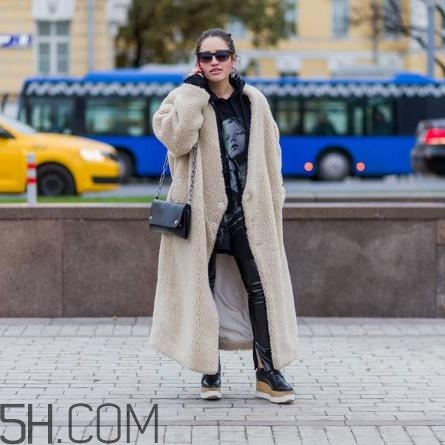 毛呢大衣搭配什么鞋子？毛呢大衣搭配鞋子圖片