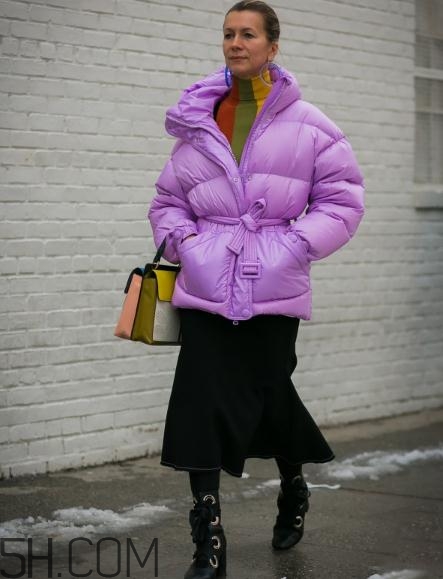 羽絨服搭配什么裙子好看？羽絨服搭配裙子圖片