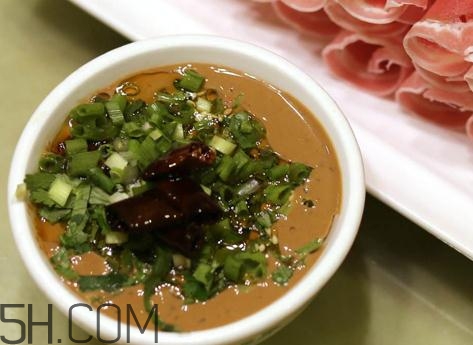 涮羊肉調(diào)料怎么調(diào)好吃？涮羊肉的麻醬怎么調(diào)？