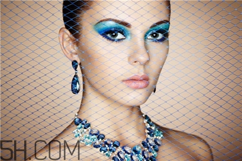 烤瓷牙掉了粘上多少錢(qián)？烤瓷牙掉了用什么粘上？